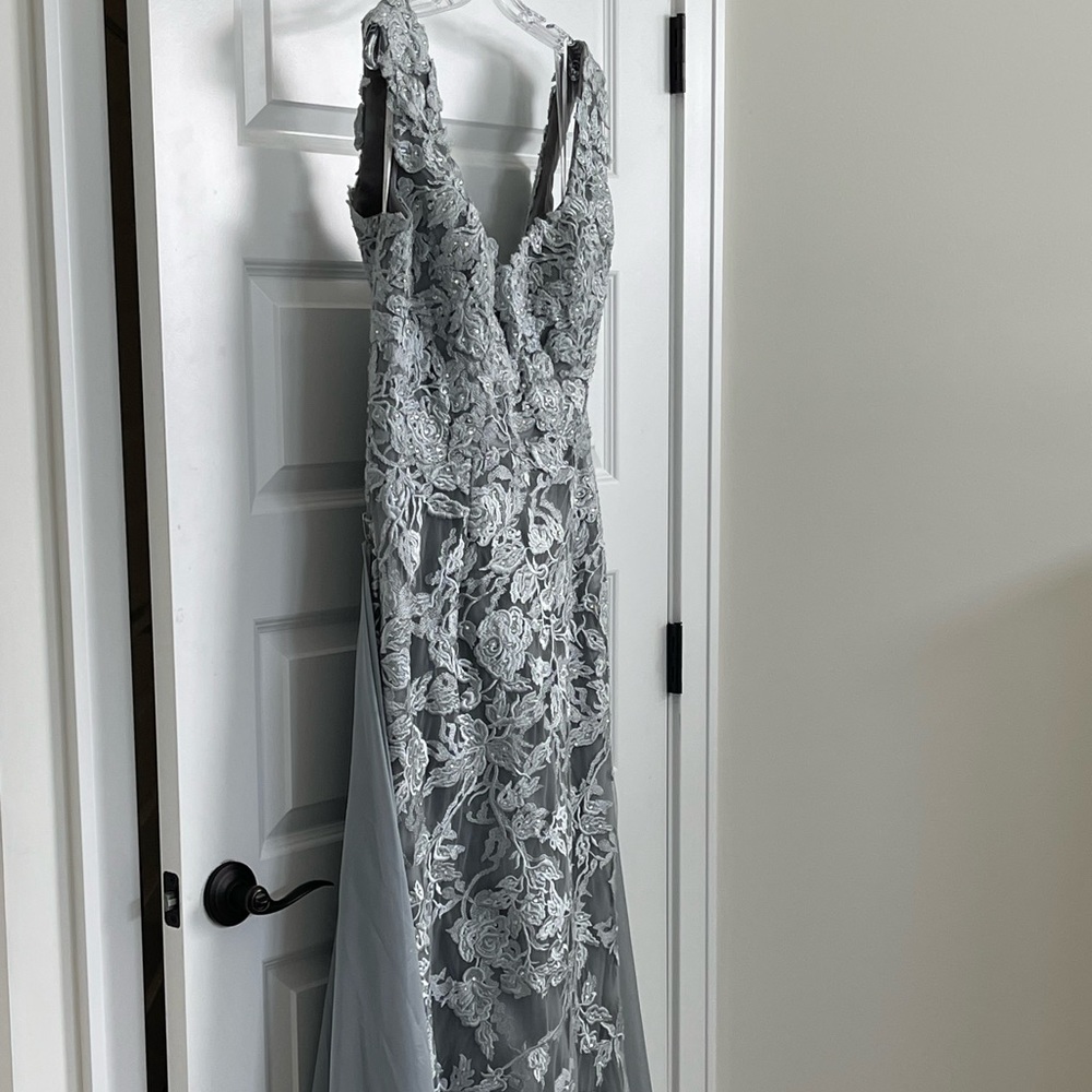 Montage by Mon Cheri Gown size 14 Style 120918